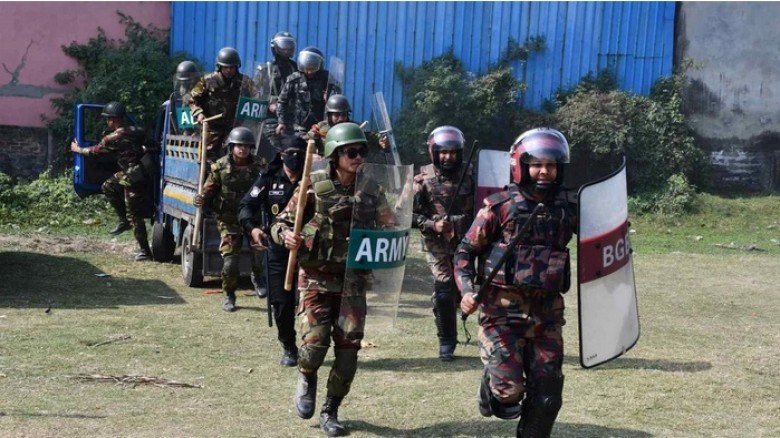 সীতাকুণ্ডে সুষ্ঠু নির্বাচন আয়োজনে প্রস্তুত সেনা-পু...