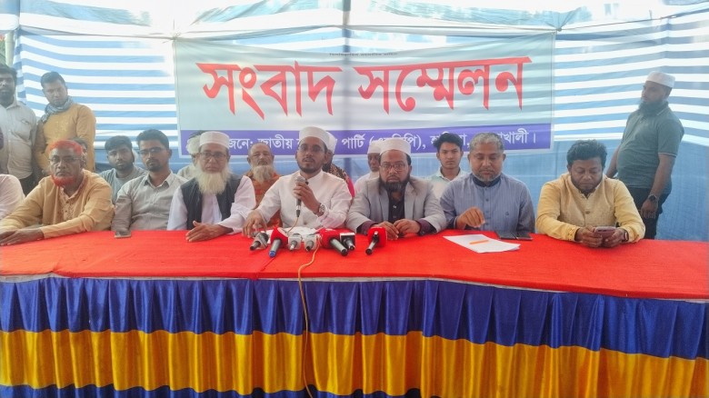 হাতিয়ার মানুষ আনন্দের বদলে ভীত-সন্ত্রস্ত দিন পার ক...